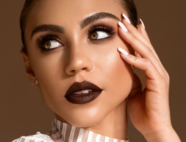 Jangan Asal Pilih Lipstik, 5 Warna Ini Bisa Bikin Kamu Terlihat Tua!