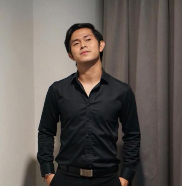 Makin Dewasa & Menawan, 12 Potret Cakra Khan yang Bikin Deg-degan!