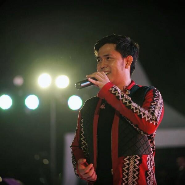Makin Dewasa & Menawan, 12 Potret Cakra Khan yang Bikin Deg-degan!