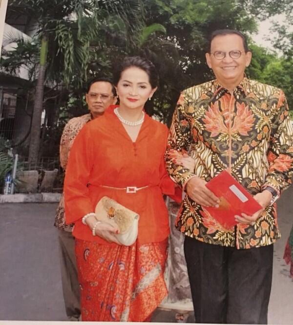 Awet Romantis, Ini 10 Potret Transformasi Roy Marten dan Anna Maria