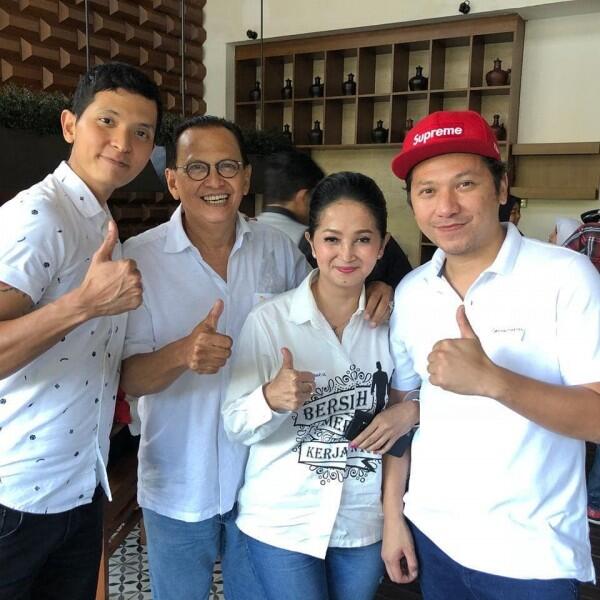 Awet Romantis, Ini 10 Potret Transformasi Roy Marten dan Anna Maria