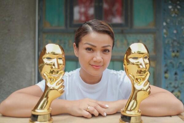 Menang Pemeran Wanita Terbaik, 10 Peran Memukau Nirina Zubir di Film