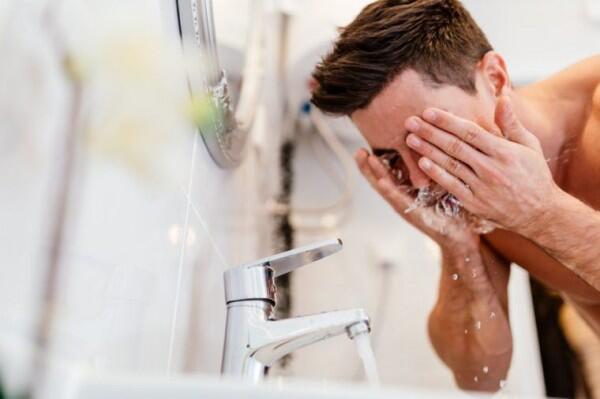 Bro, 6 Tips Ini Bisa Bikin Wajahmu Cerah Tanpa Bantuan Skincare