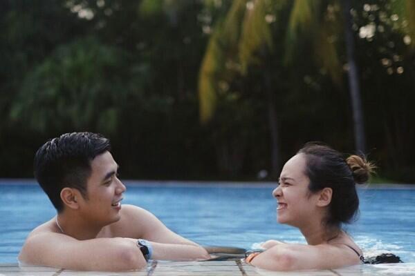 Move On, 10 Potret Romantis Pamela Bowie dan Pacar Barunya
