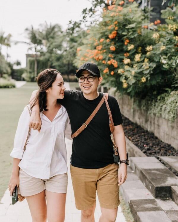 Move On, 10 Potret Romantis Pamela Bowie dan Pacar Barunya