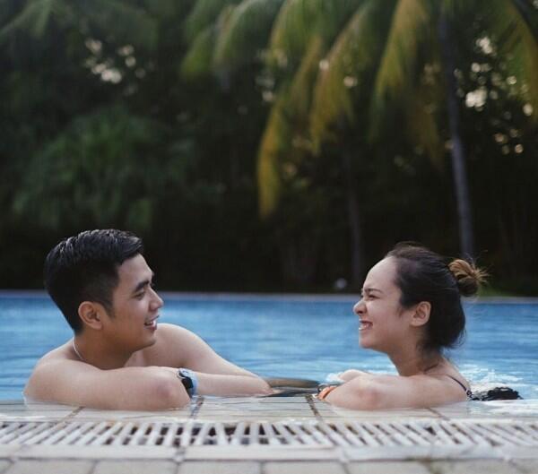 Move On, 10 Potret Romantis Pamela Bowie dan Pacar Barunya