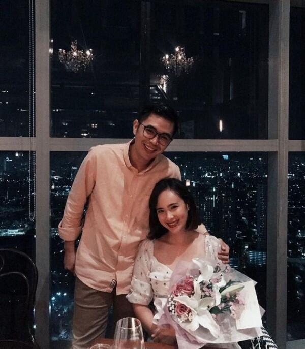 Move On, 10 Potret Romantis Pamela Bowie dan Pacar Barunya