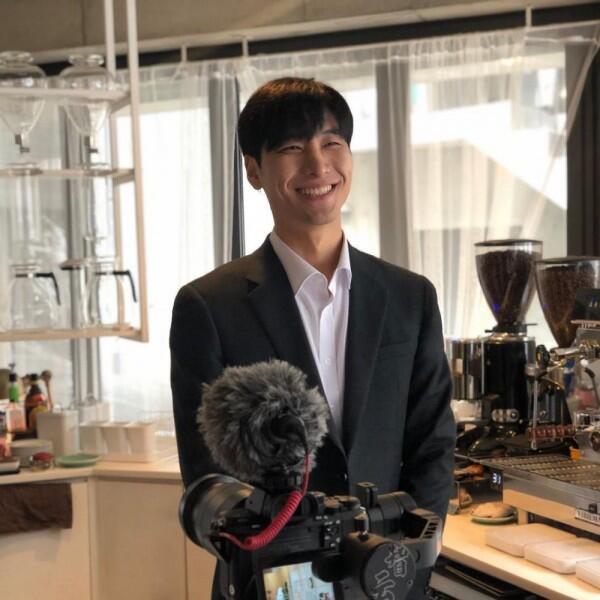 10 Potret Lee Kang Bin, Barista Menawan Asal Korea Selatan!