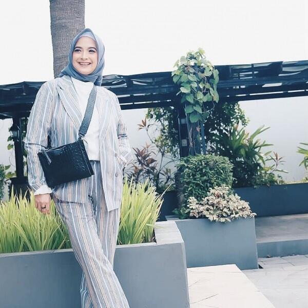 10 Potret Andhara Early yang Jarang Terekspos, Anggun Berhijab Nih!