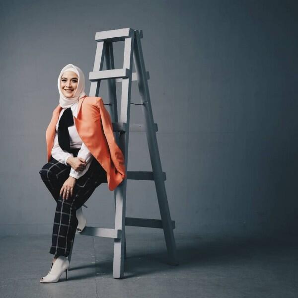 10 Potret Andhara Early yang Jarang Terekspos, Anggun Berhijab Nih!
