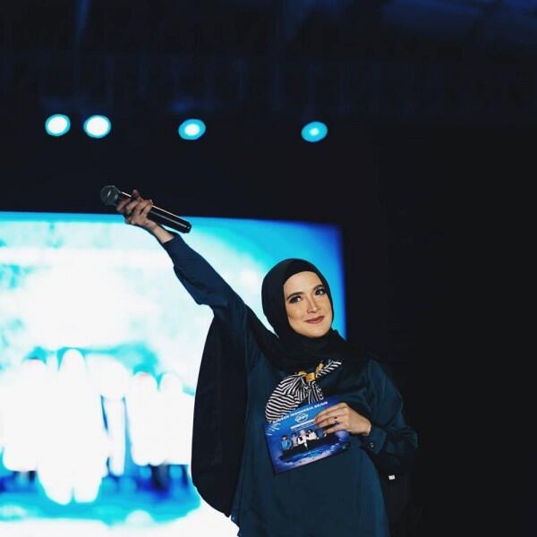 10 Potret Andhara Early yang Jarang Terekspos, Anggun Berhijab Nih!