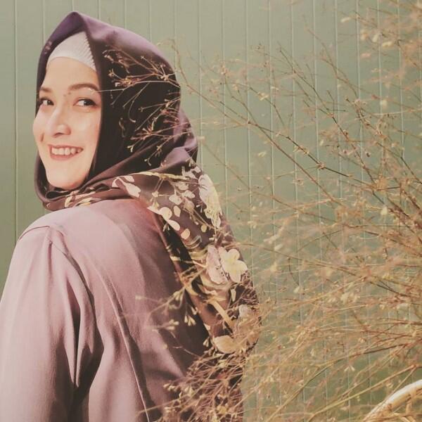 10 Potret Andhara Early yang Jarang Terekspos, Anggun Berhijab Nih!
