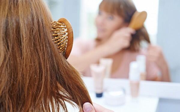 Gak Pakai Ribet, Ini 7 Cara Sederhana Atasi Rambut Rontok bagi Hijaber