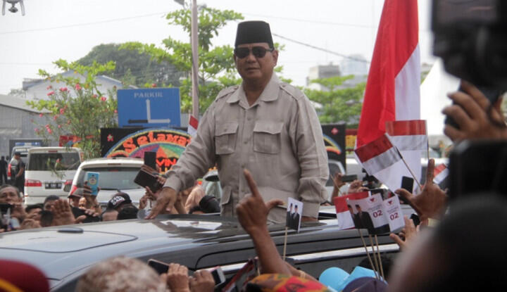 Prabowo Kalau Mau Dekat Rakyat, Jangan di Atas Mobil Dong...