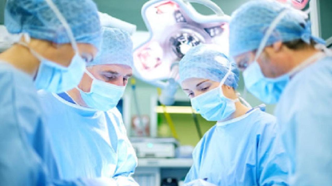 DEMI UANG Rp 5.7 Milyar, WANITA INI NEKAT POTONG TANGANNYA !!