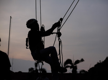 Team Building dalam kegiatan Adventure education