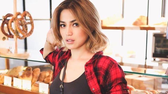 Jessica Iskandar Mendapat Banyak Pertanyaan Saat Bertemu Ibunda Richard Kyle
