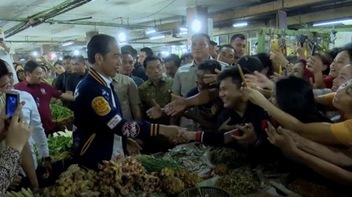 Presiden Blusukan ke Pasar Petisah Beli Teri Medan