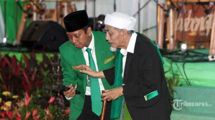 Mbah Moen Kecewa Rommy Jadi Tersangka Suap