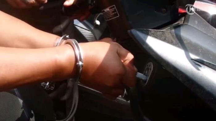 Pencuri Motor Ini Pura-pura Pesan Mi Instan untuk Kelabui Korbannya