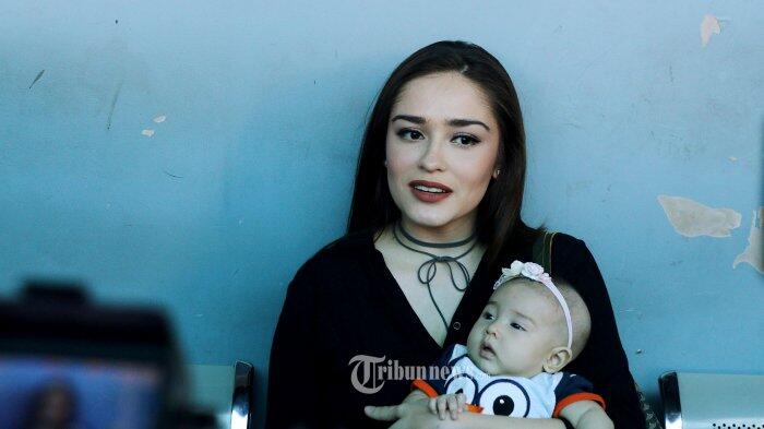Yasmine Wildblood Baru Tahu Hamil Usai Daki Gunung