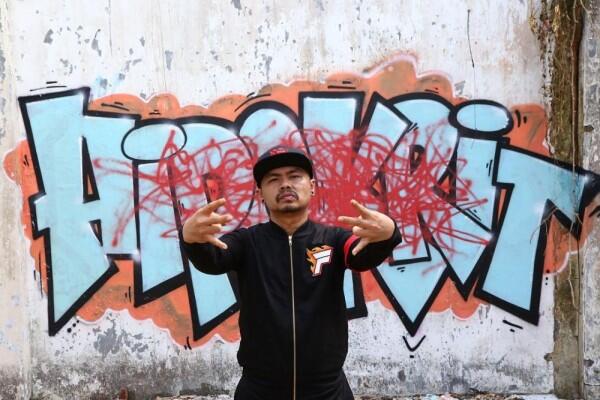 10 Potret Wendi Cagur Menekuni Hobi Grafiti, Bukti Seniman Sejati!