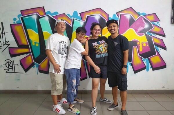 10 Potret Wendi Cagur Menekuni Hobi Grafiti, Bukti Seniman Sejati!