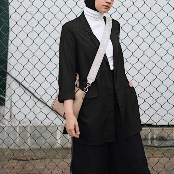 10 Gaya Hijab Ayudia Bing Slamet, Simple Tapi Tetap Fashionable