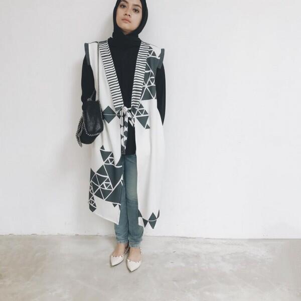 10 Gaya Hijab Ayudia Bing Slamet, Simple Tapi Tetap Fashionable