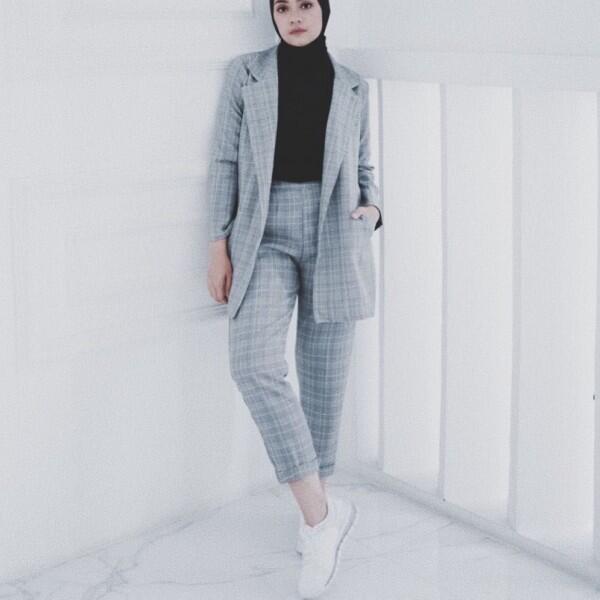 10 Gaya Hijab Ayudia Bing Slamet, Simple Tapi Tetap Fashionable