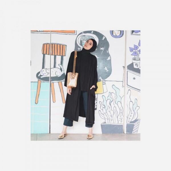 10 Gaya Hijab Ayudia Bing Slamet, Simple Tapi Tetap Fashionable
