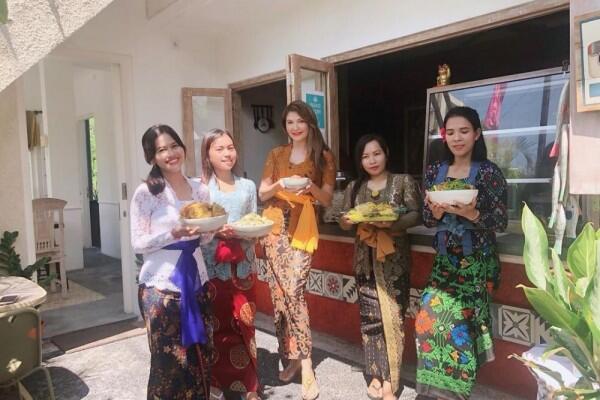 10 Potret Menawan Tamara Bleszynski dalam Balutan Kebaya