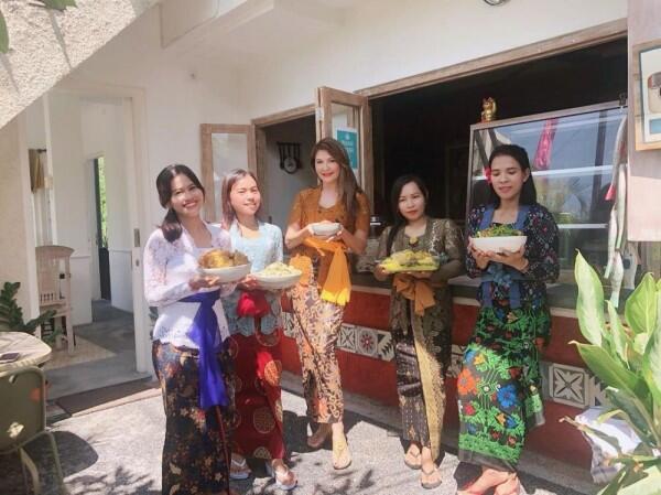 10 Potret Menawan Tamara Bleszynski dalam Balutan Kebaya