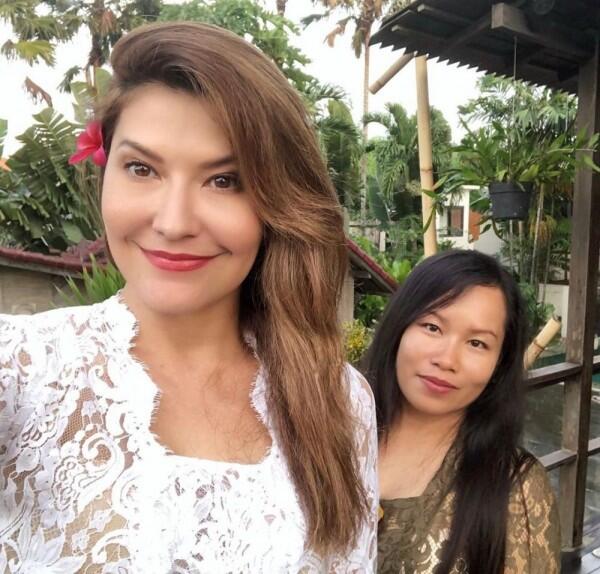 10 Potret Menawan Tamara Bleszynski dalam Balutan Kebaya