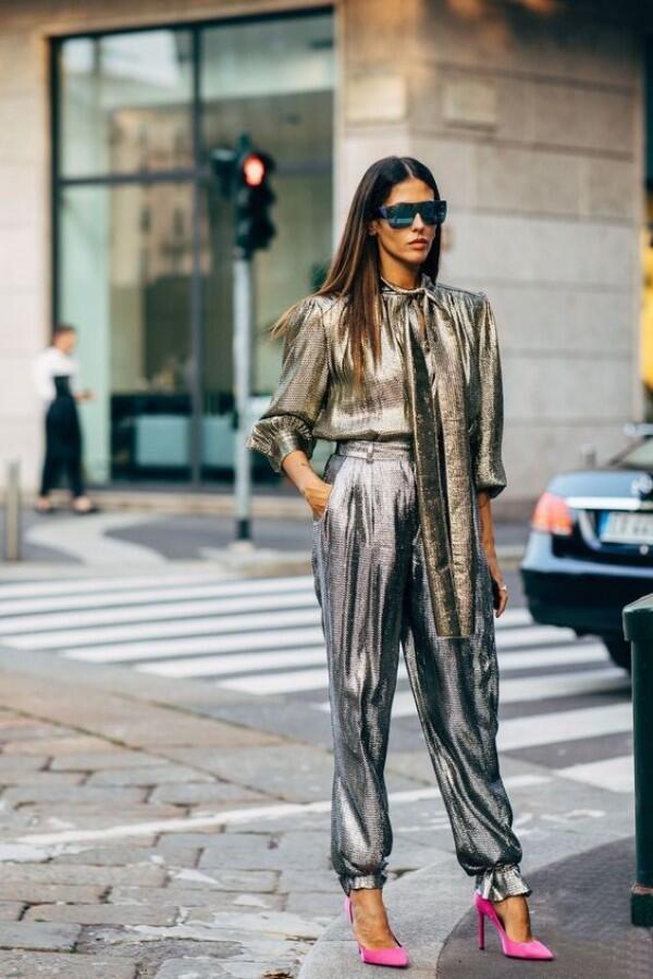 Biar Jadi Pusat Perhatian, Ini 8 Cara Mix & Match Outfit Metallic!