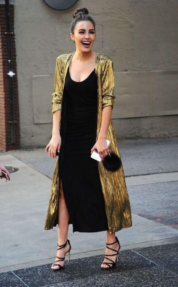 Biar Jadi Pusat Perhatian, Ini 8 Cara Mix & Match Outfit Metallic!