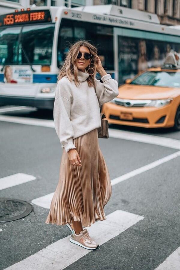 Biar Jadi Pusat Perhatian, Ini 8 Cara Mix & Match Outfit Metallic!