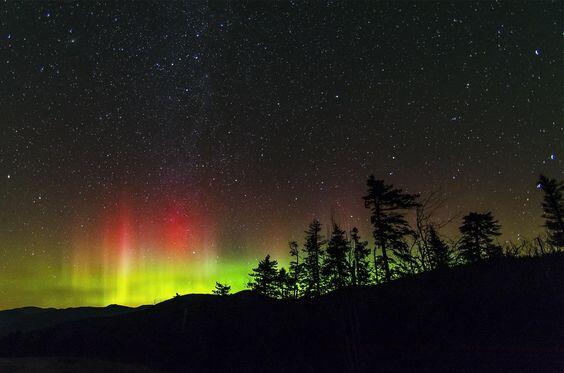 8 Lokasi Terbaik untuk Melihat Aurora, Lukisan Tuhan Paling Indah