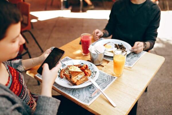 5 Kesalahan Saat Makan Ini Bisa Membuat Kamu Gemuk Lho!