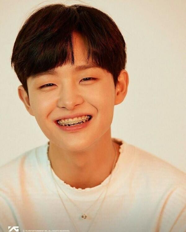 10 Potret Visual Jihoon TREASURE 13 yang Genap 20 Tahun