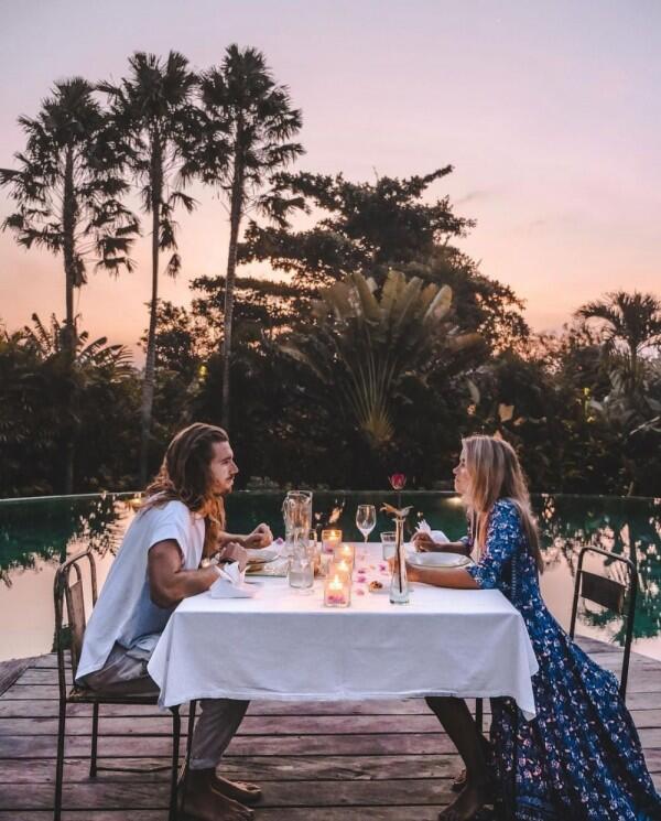 15 Ide Potret Romantis buat Honeymoon ala Pasangan Travel Blogger