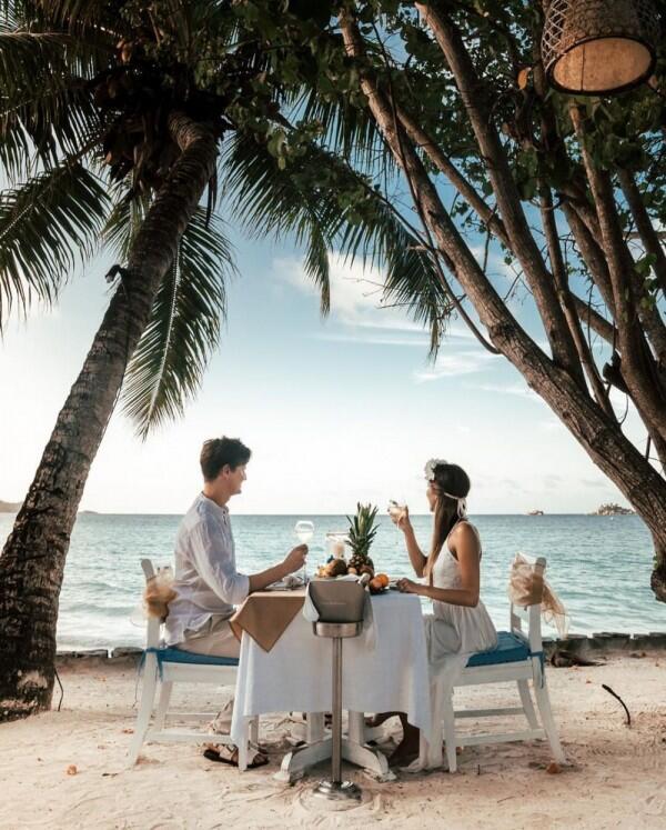 15 Ide Potret Romantis buat Honeymoon ala Pasangan Travel Blogger