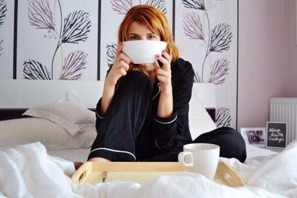 Stop! 4 Kebisaan sebelum Tidur yang Bisa Bikin Wajah Kamu Jerawatan