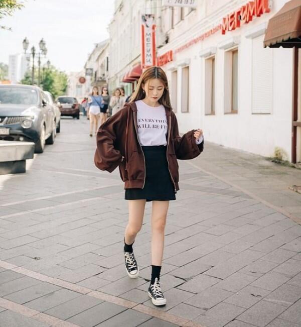 10 Ide Mix and Match Tampil Trendy dengan T-Shirt, Mudah Kok!