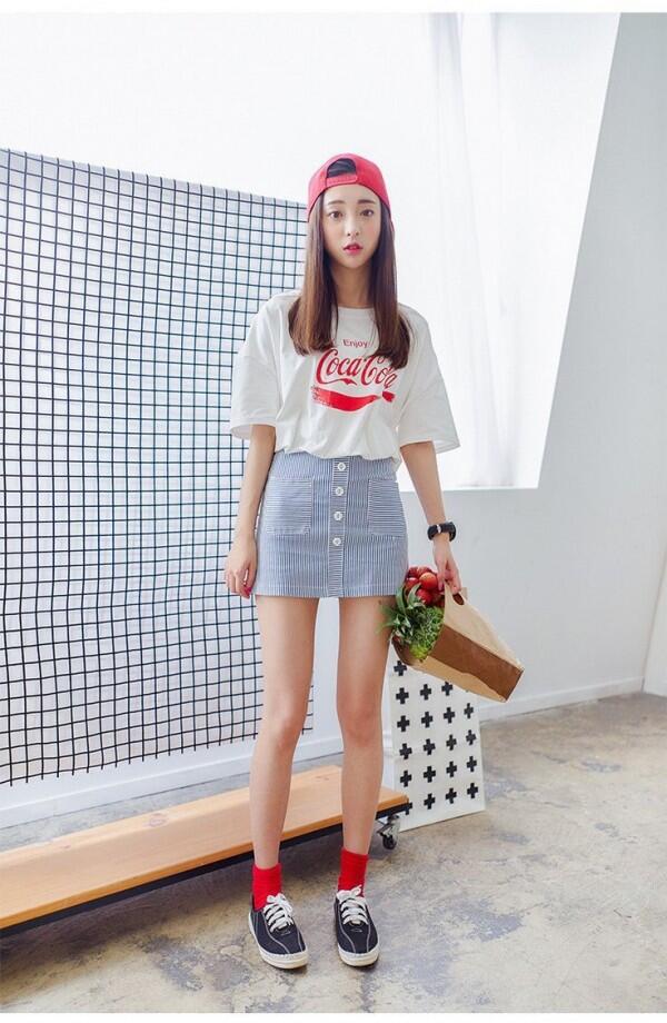 10 Ide Mix and Match Tampil Trendy dengan T-Shirt, Mudah Kok!