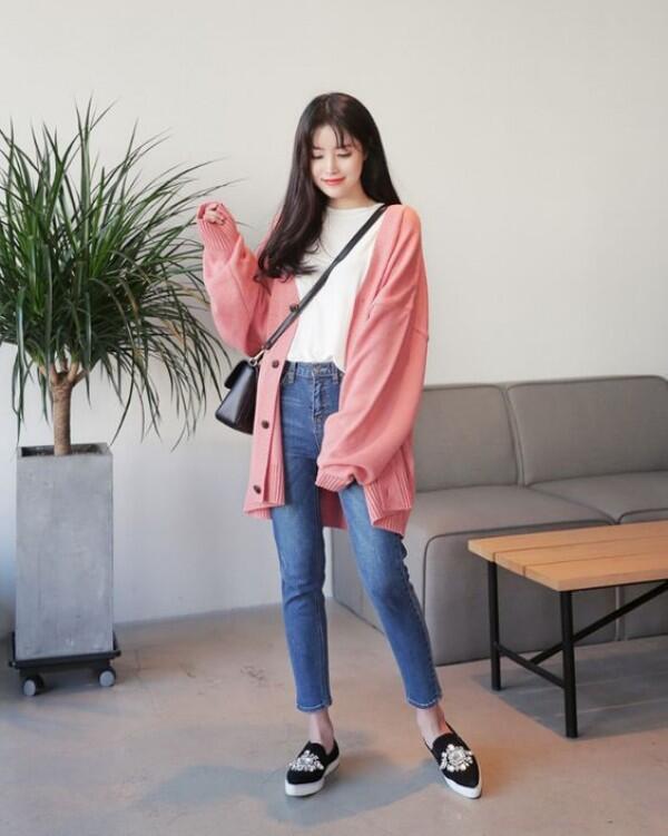 10 Ide Mix and Match Tampil Trendy dengan T-Shirt, Mudah Kok!