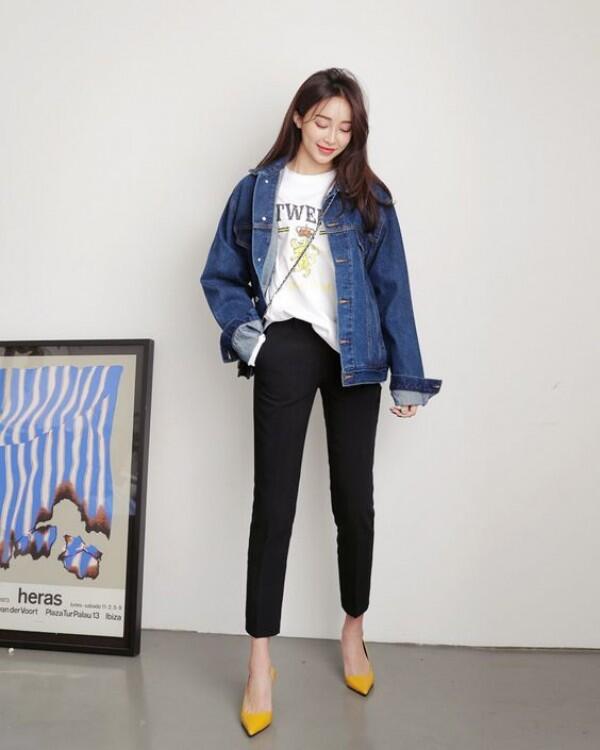 10 Ide Mix and Match Tampil Trendy dengan T-Shirt, Mudah Kok!