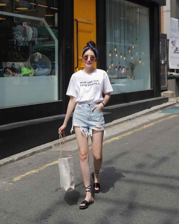 10 Ide Mix and Match Tampil Trendy dengan T-Shirt, Mudah Kok!