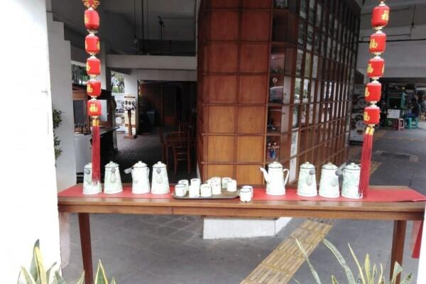 Teh Gratis Patekoan, Merawat Tradisi Berbagi dari Secangkir Minuman