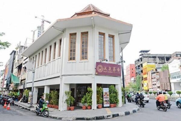 Teh Gratis Patekoan, Merawat Tradisi Berbagi dari Secangkir Minuman